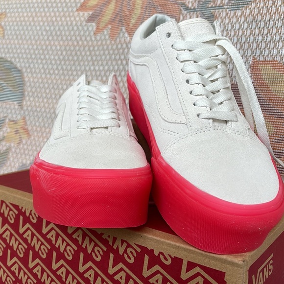 Vans WMNS Old Skool Stacked 
Suede Blanc De Blanc/Pink
VN0A7Q5MCCS
Platforms - Picture 7 of 16